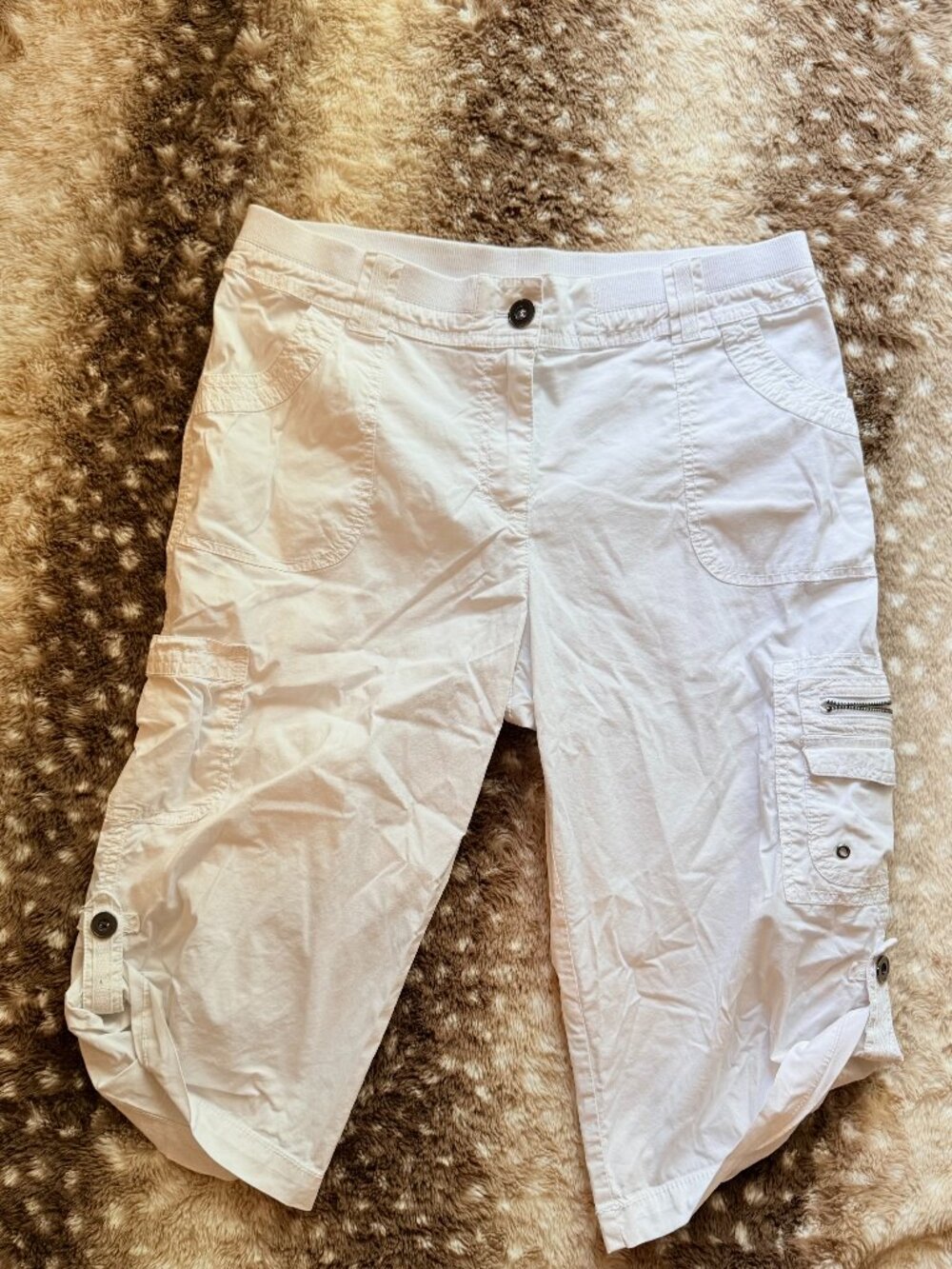 Size 1 M Chicos White Cargo Capri Pants Adjustable Hem Crop Pants - Picture 2 of 6